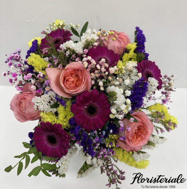 ROSAS,SIEMPRE VIVAS Y GERBERAS